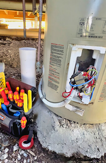 https://watermansbayhotwater.com.au/uploads/2025/06/electric-hot-water-system-49471.jpg