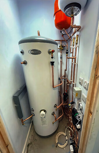 https://watermansbayhotwater.com.au/uploads/2025/06/gas-hot-water-system-11703.jpg
