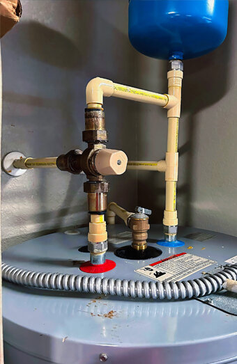 https://watermansbayhotwater.com.au/uploads/2025/06/gas-hot-water-system-35892.jpg